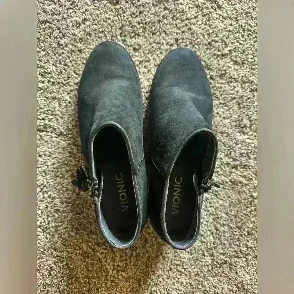 Vionic booties NWOT size 6.5 black suede zipper